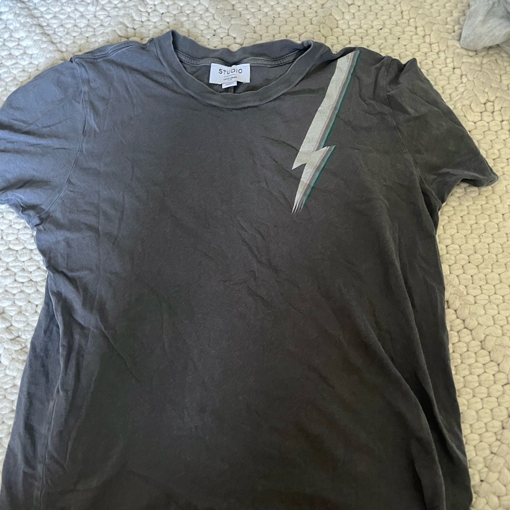 Lightning bolt top
